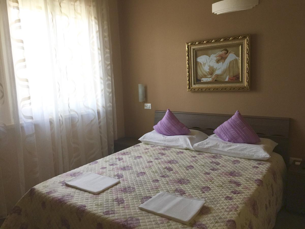 Bba2Passi Bed & Breakfast Marina di Massa Exterior photo