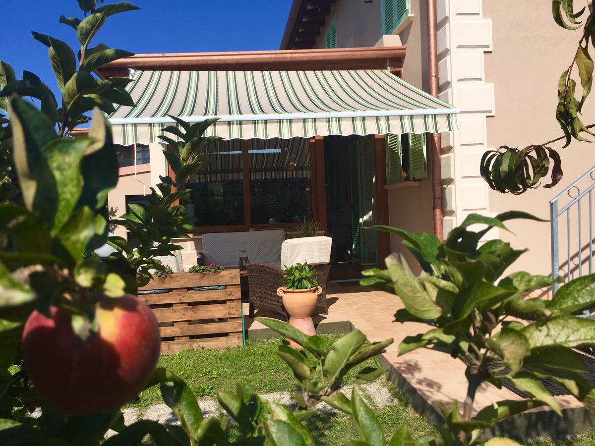 Bba2Passi Bed & Breakfast Marina di Massa Exterior photo