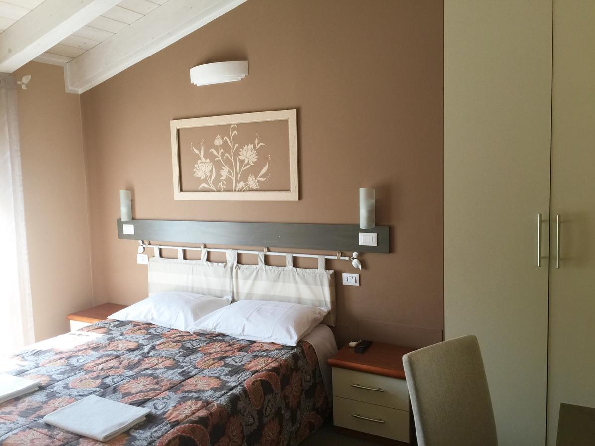 Bba2Passi Bed & Breakfast Marina di Massa Exterior photo